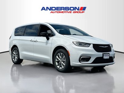 New 2026 Chrysler Pacifica Select