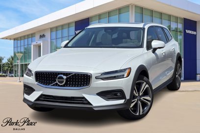 New 2025 Volvo V60 B5 Cross Country Plus w/ Protection Package Premier