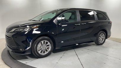 New 2025 Toyota Sienna XLE