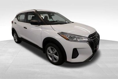 New 2025 Nissan Kicks Play S