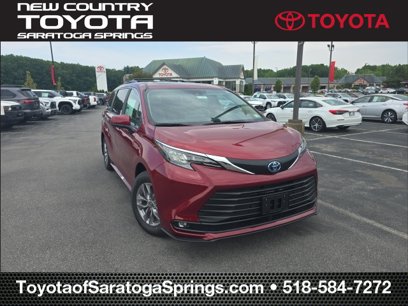 New 2025 Toyota Sienna XLE