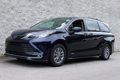 Used 2021 Toyota Sienna XLE