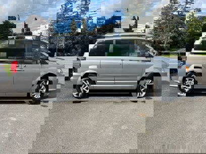 Used 2015 Dodge Grand Caravan SXT w/ UConnect Hands-Free Group
