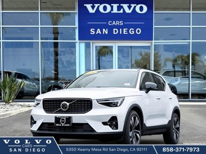 New 2025 Volvo XC40 B5 Plus w/ Climate Package