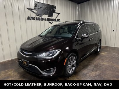 Used 2018 Chrysler Pacifica Limited w/ Tire & Wheel Group