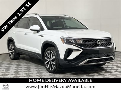 Used 2023 Volkswagen Taos SE w/ Panoramic Sunroof Package