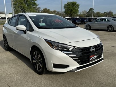 New 2025 Nissan Versa SV w/ Trunk Package