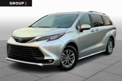 Certified 2025 Toyota Sienna XLE