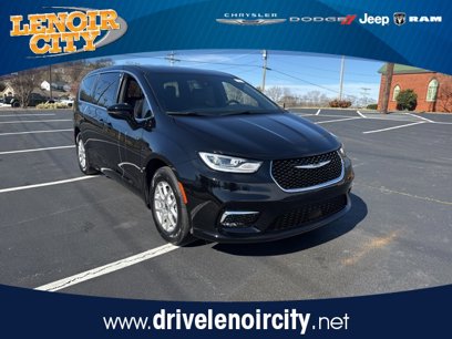 New 2025 Chrysler Pacifica Select