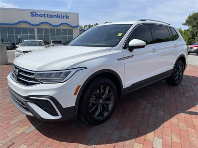 Used 2022 Volkswagen Tiguan SE w/ Panoramic Sunroof Package