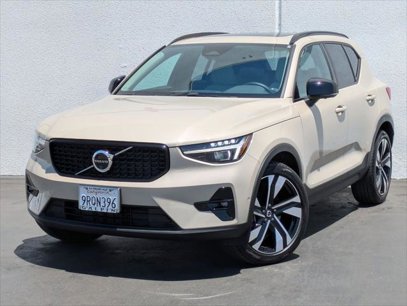 Used 2025 Volvo XC40 B5 Plus w/ Climate Package