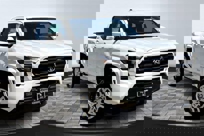 New 2025 Toyota Tacoma SR5