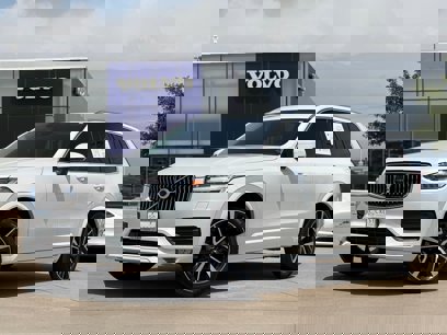 Certified 2022 Volvo XC90 T6 Momentum w/ Climate Package