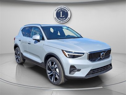 New 2025 Volvo XC40 B5 Plus w/ Protection Package Premier