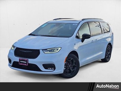 New 2025 Chrysler Pacifica Premium