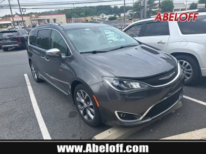 Used 2018 Chrysler Pacifica Limited w/ Tire & Wheel Group