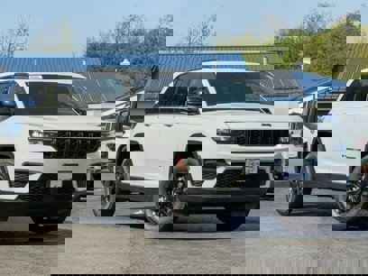 New 2025 Jeep Grand Cherokee Altitude