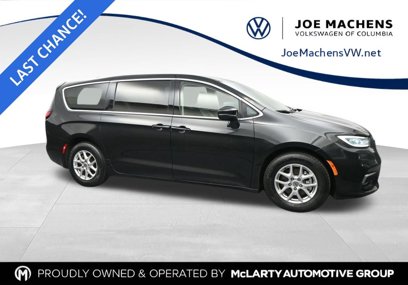 Used 2023 Chrysler Pacifica Touring-L