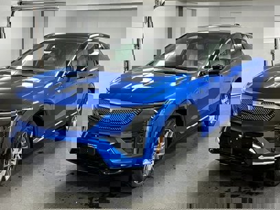 New 2025 Cadillac Optiq Luxury 1