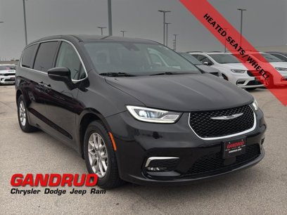 Used 2023 Chrysler Pacifica Touring-L