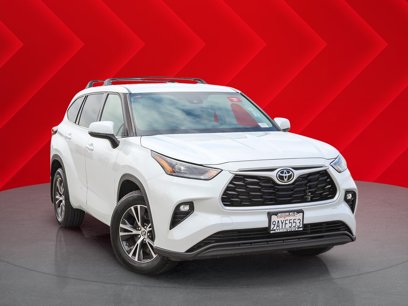 Certified 2022 Toyota Highlander LE