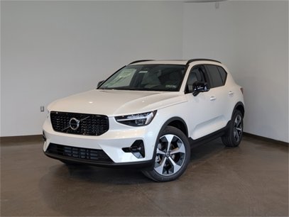 New 2025 Volvo XC40 B5 Plus w/ Protection Package Premier