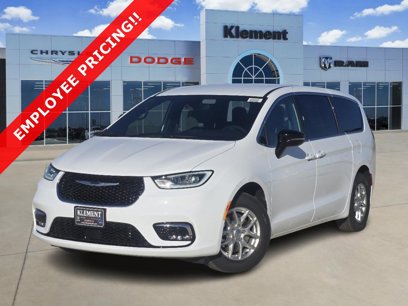 New 2025 Chrysler Pacifica Select