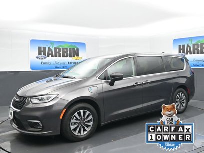 Used 2023 Chrysler Pacifica Touring-L