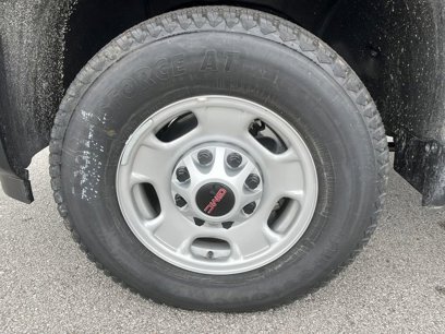 New 2024 GMC Sierra 2500 Pro w/ Convenience Package