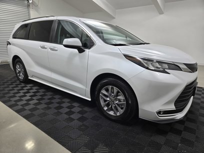 Used 2023 Toyota Sienna XLE