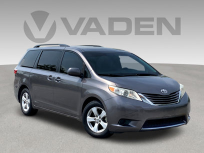 Used 2017 Toyota Sienna LE