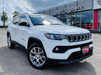Used 2024 Jeep Compass Latitude w/ Sun and Sound Group