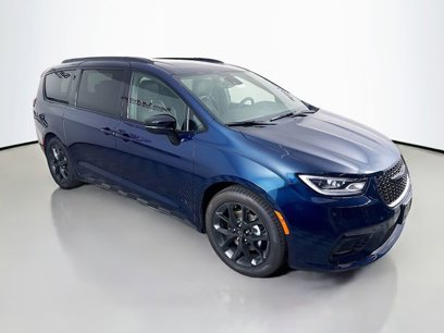 New 2025 Chrysler Pacifica Limited