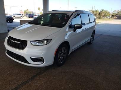 New 2025 Chrysler Pacifica Pinnacle