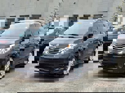 Used 2016 Toyota Sienna XLE Premium