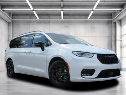 New 2025 Chrysler Pacifica Premium