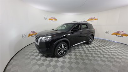New 2025 Nissan Pathfinder Platinum w/ Cargo Package