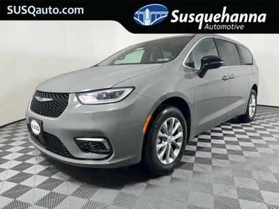 New 2025 Chrysler Pacifica Select