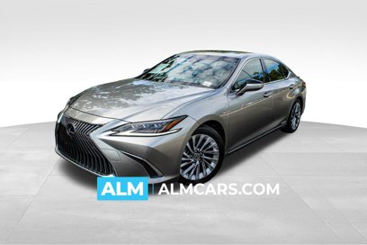 Used 2019 Lexus ES 300h Ultra Luxury w/ Accessory Package 2