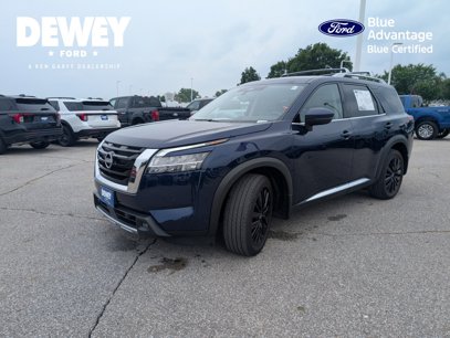 Used 2024 Nissan Pathfinder Platinum w/ Lighting Package (N92)