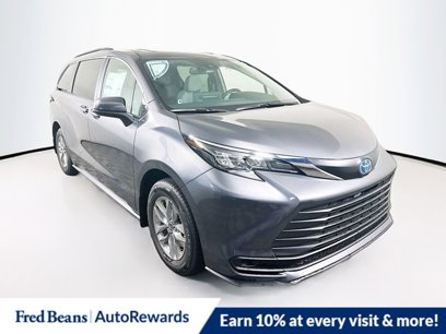New 2025 Toyota Sienna LE