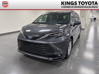 New 2025 Toyota Sienna XLE