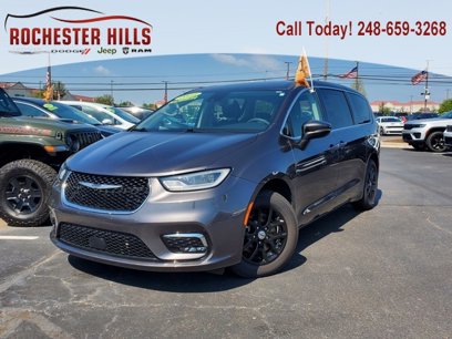 Used 2023 Chrysler Pacifica Touring-L