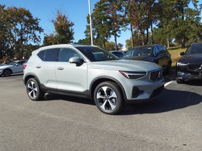 New 2025 Volvo XC40 B5 Plus w/ Climate Package