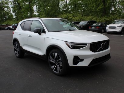 New 2025 Volvo XC40 B5 Plus w/ Protection Package Premier