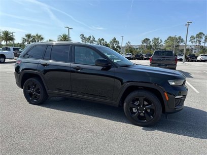 Used 2025 Jeep Grand Cherokee Limited w/ Black Appearance Package