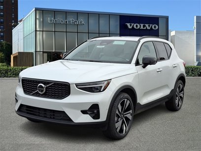 New 2025 Volvo XC40 B5 Ultra w/ Protection Package Premier