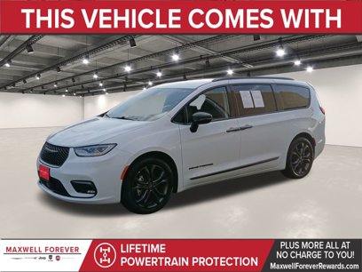 Used 2024 Chrysler Pacifica Touring-L w/ Road Tripper Package