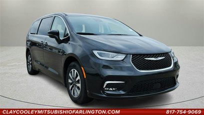 Used 2023 Chrysler Pacifica Touring-L