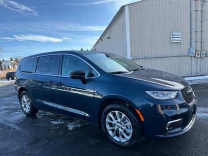 New 2025 Chrysler Pacifica Select